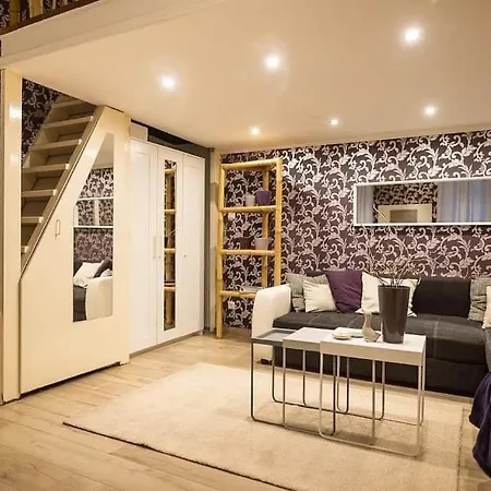 Peaceful Gozsdu * بودابست