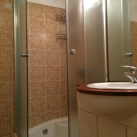 Peaceful Gozsdu شقة بودابست