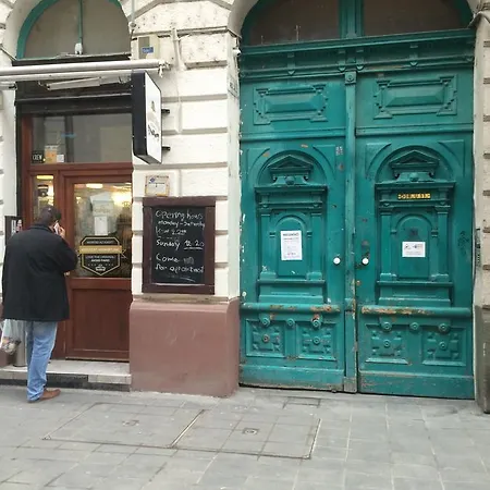 Peaceful Gozsdu Apartament