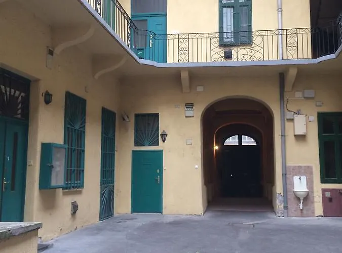 Peaceful Gozsdu Budapesta